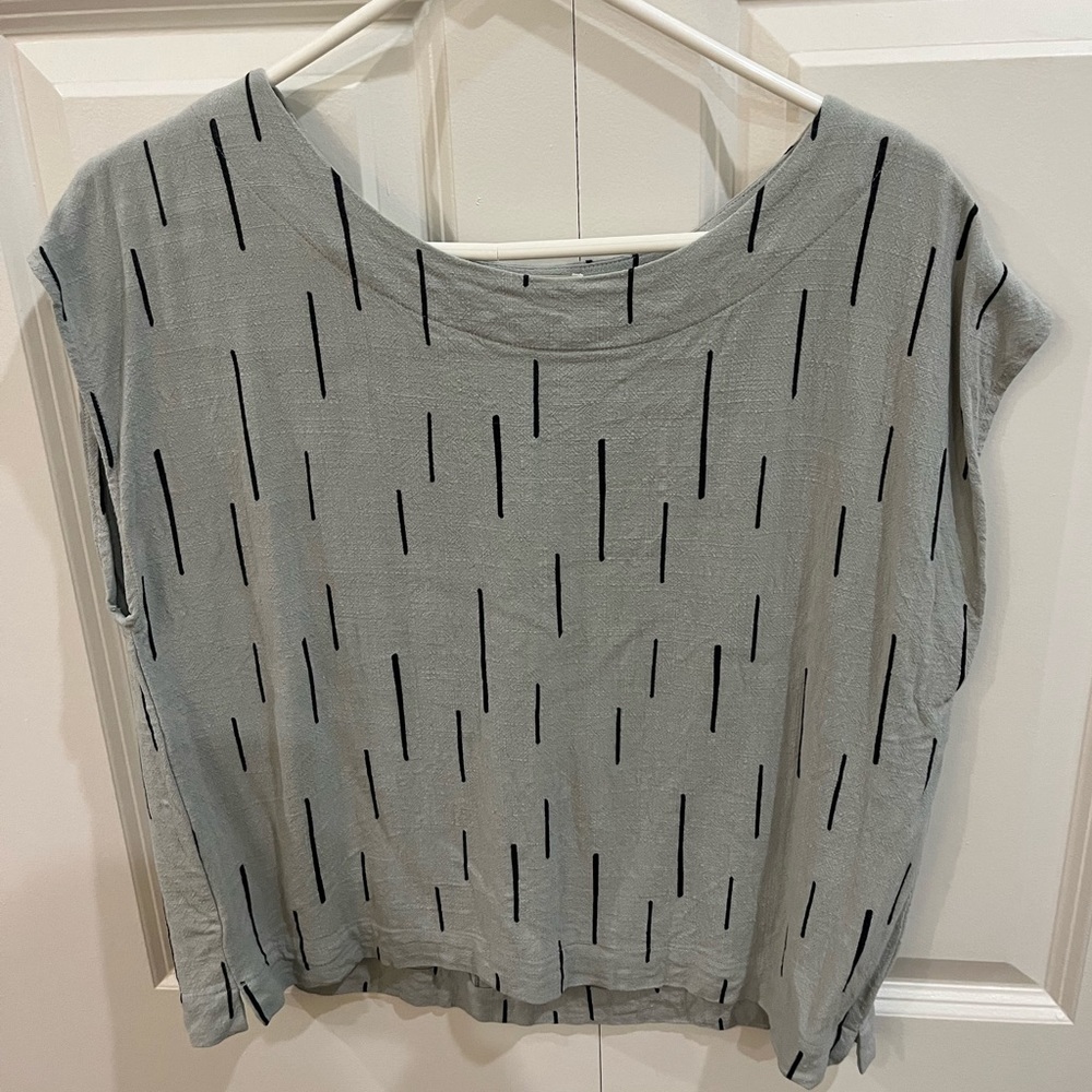 Pants Store- gray top with black lines, size S